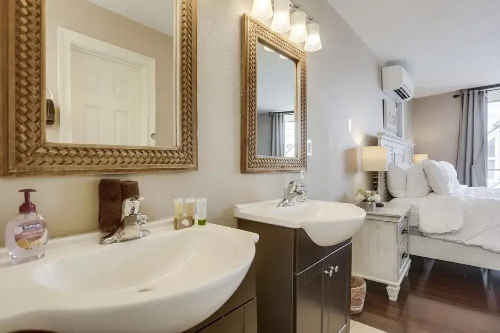Waterfront Getaway 7 9 Bedrooms 8.5 Bathrooms Townhouse