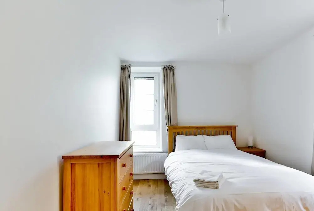 2BR Apartment - 10mins to Canary Wharf!