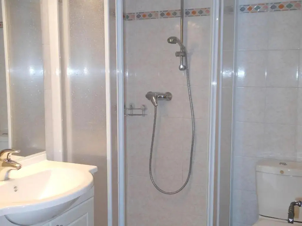 Chalet Le Grand-Bornand, 6 pièces, 10 personnes - FR-1-467-65