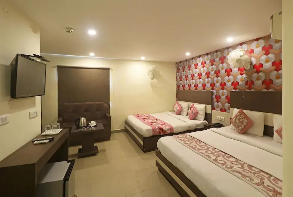OYO 11689 Kelvish Hotel