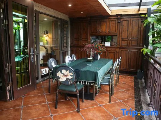 Rubber Tree Villa Homestay (Chongqing West Railway Station Baguocheng)