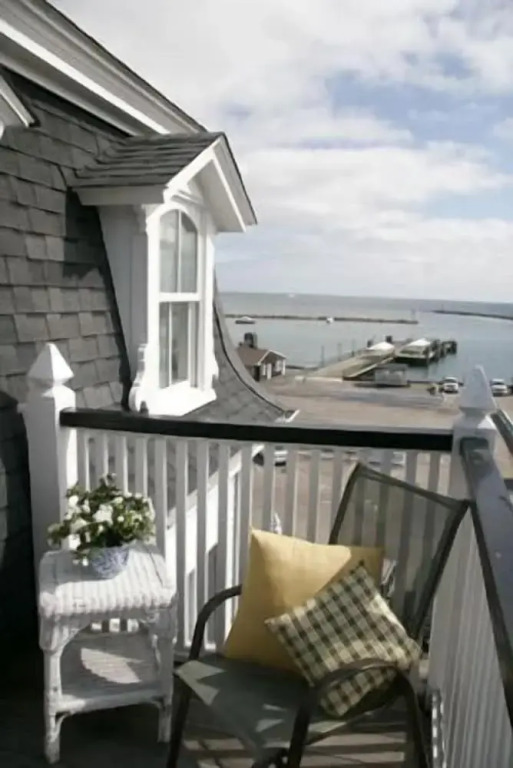 Inn at Old Harbor