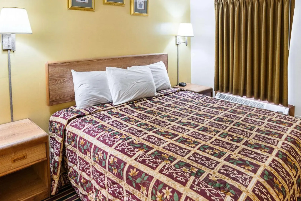 Rodeway Inn & Suites Austin I-90