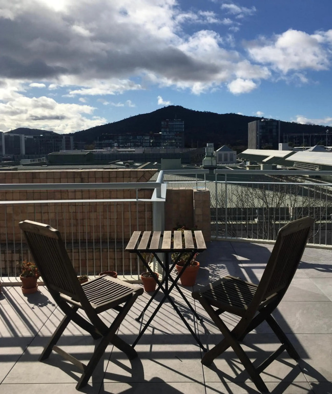 Entire of spacious neat Apartment in the heart of city!