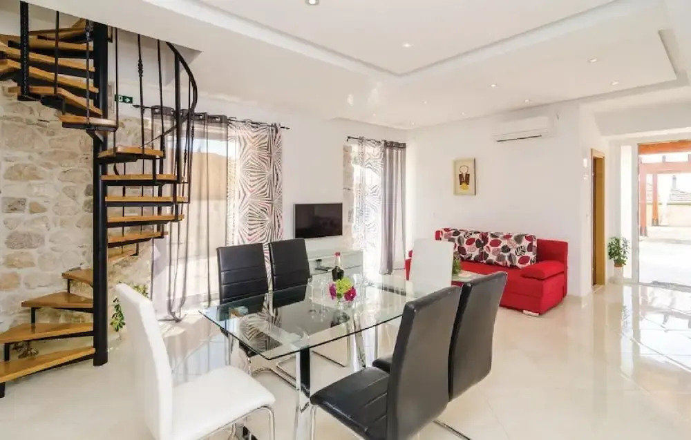 Villa Ucovic - Five-bedroom Villa With Terrace and Swimming Pool ID Direct Booker 4758