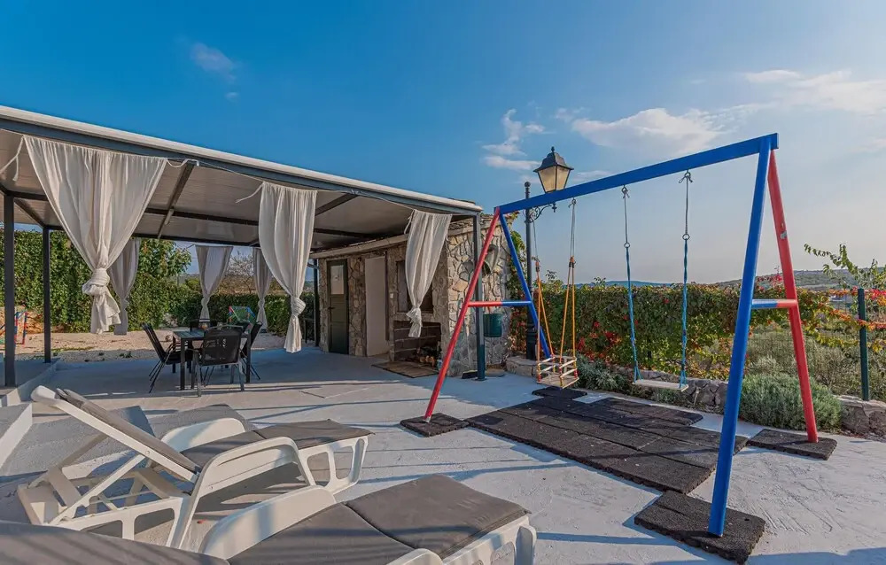 Four-Bedroom Holiday Home In Primosten