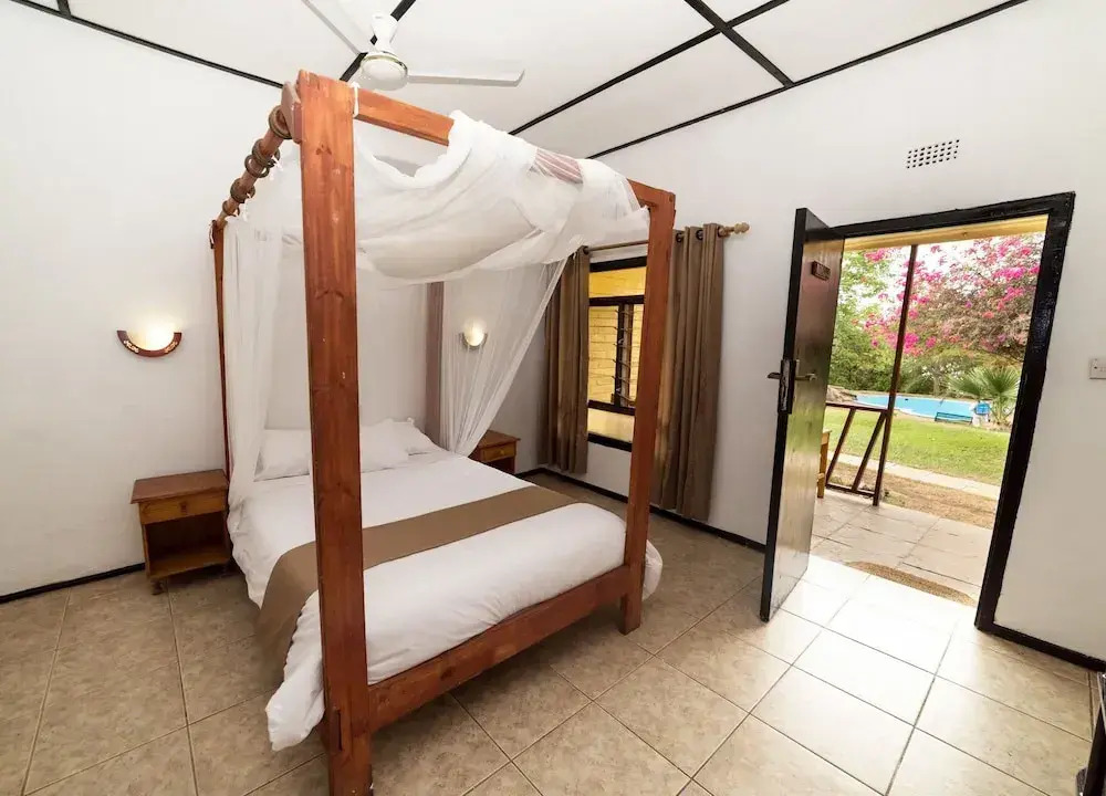 Safari Beach Lodge