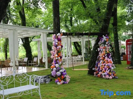 Huangshan Guanzhiyuan Gallery Garden · Huanghuali Wood Antique Collection Hotel
