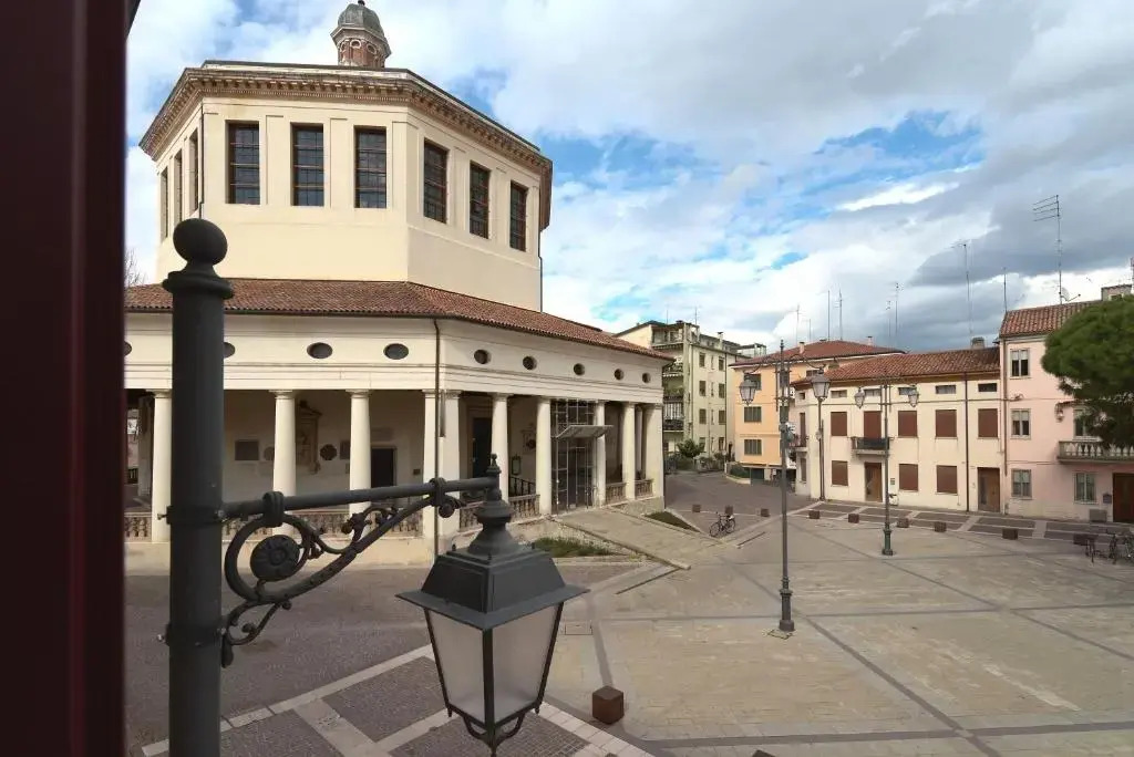 28 Alla Rotonda