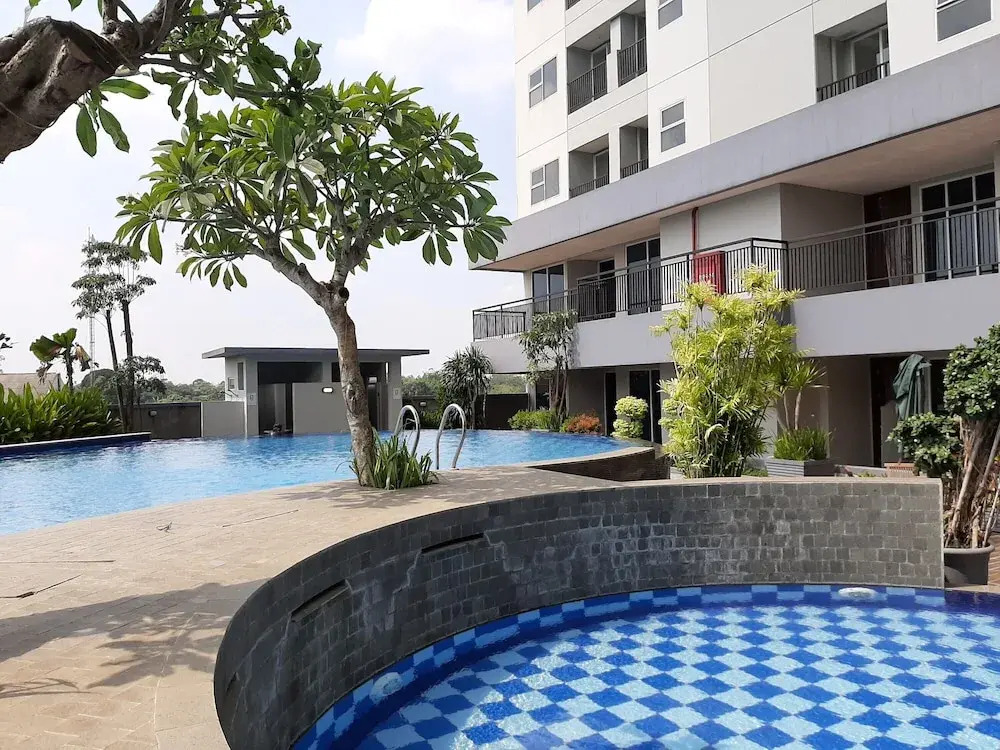 Warm and Comfortable 2BR Parkland Avenue Apartment By Travelio