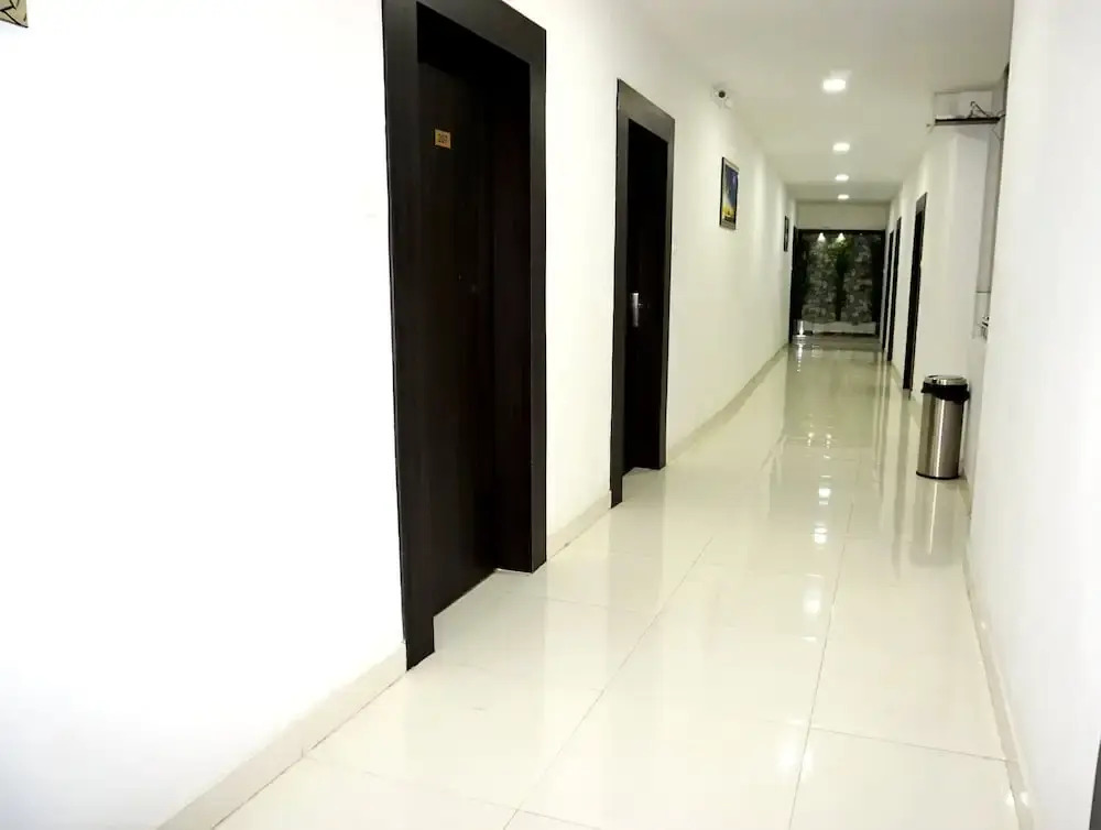 Hotel Kochi Crown