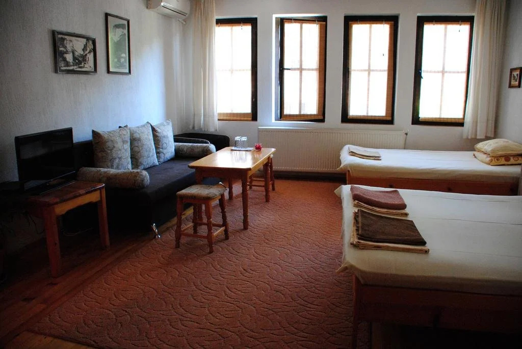 Tonis Guest House