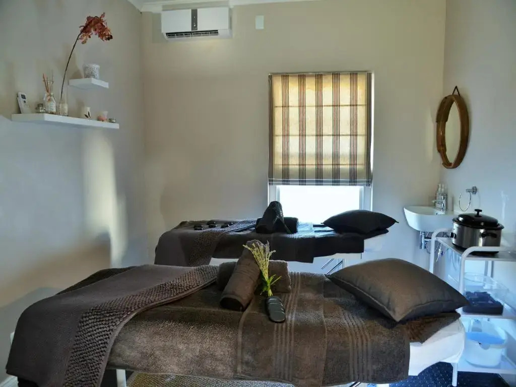 Swartberg Hotel, Cork Tree Collection