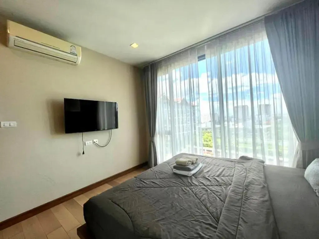 Astra 2 Bedroom B1102 Condo By Ping