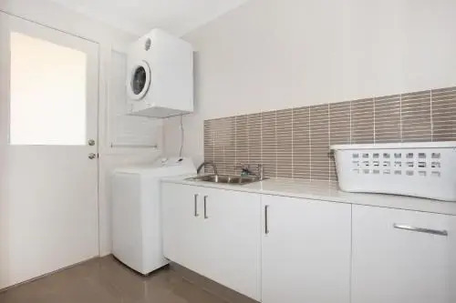 59 Banksia Avenue Coolum Beach - Pet Friendly, Linen included, 500 BOND
