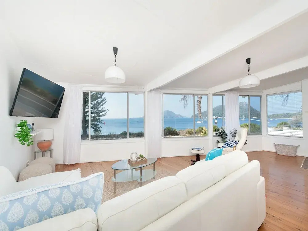 Sand Beach House - breathtaking view, and amazing position directly opposite the beach!