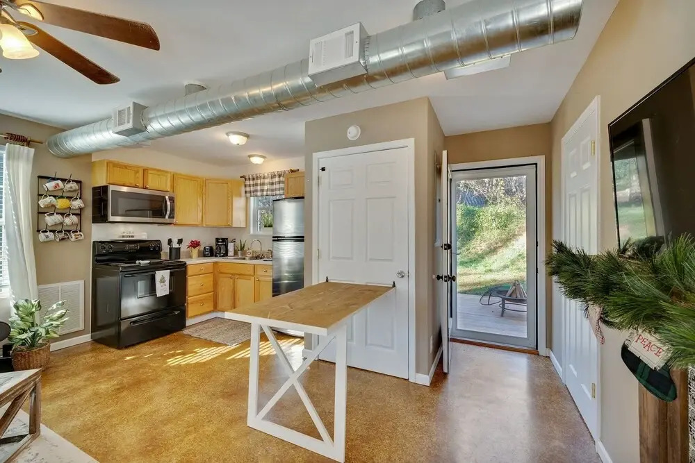 The Holly House In Downtown Demorest 2 Bedroom Home by Redawning