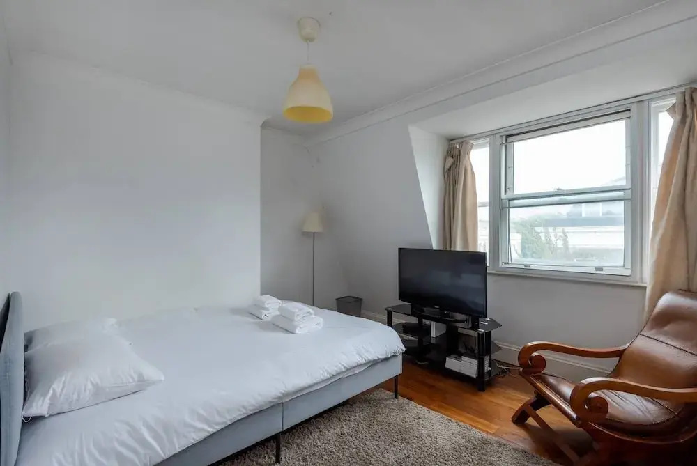 Comfy And Bright 2Br Home In West Kensington Fits 4