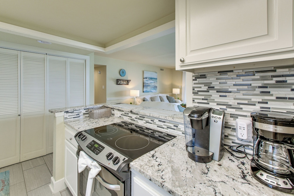 Boat & Explore! Easy-access Lake Hamilton Condo