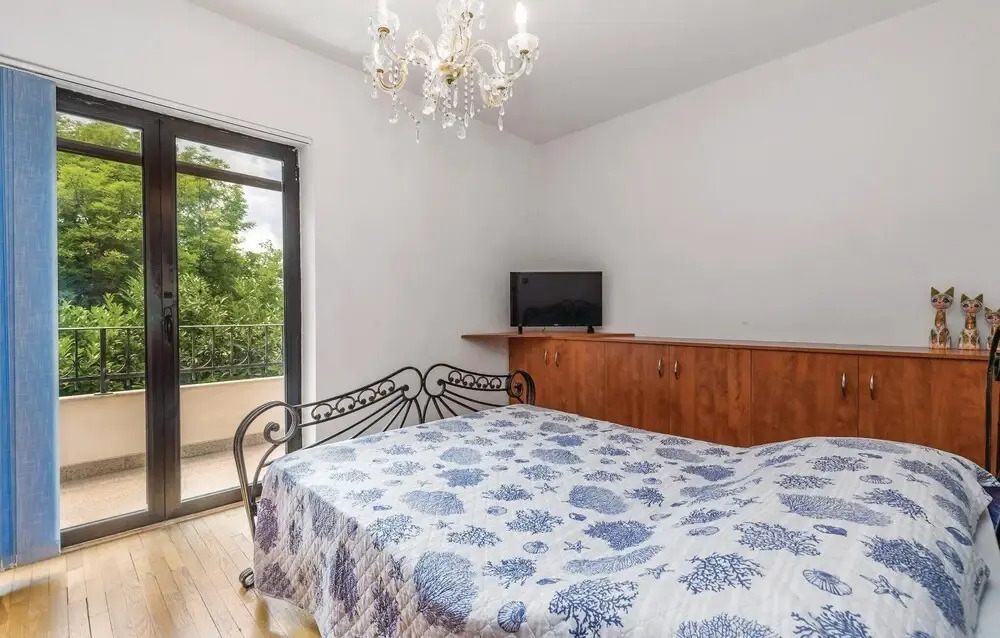 Pet Friendly Home In Spincici