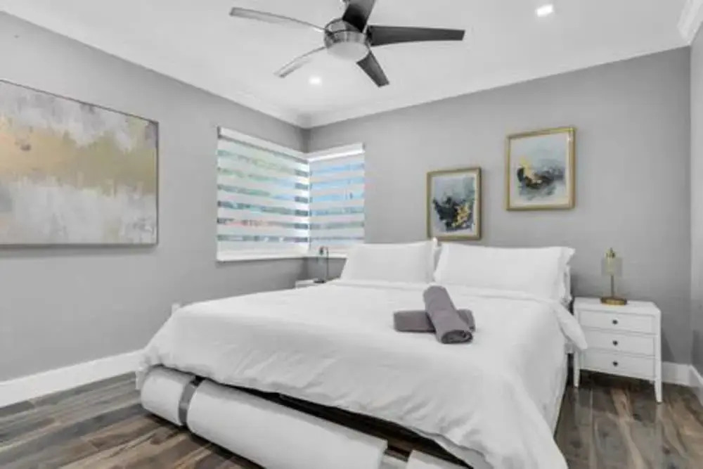 600 SW 31st Ave Pool Patio 4 Queen Beds Sleep 8 Parking