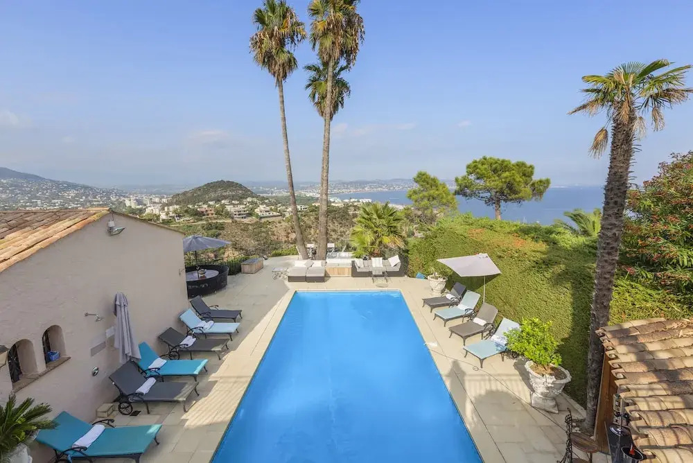 Cannes Mandelieu Lovely 6-Bed Villa