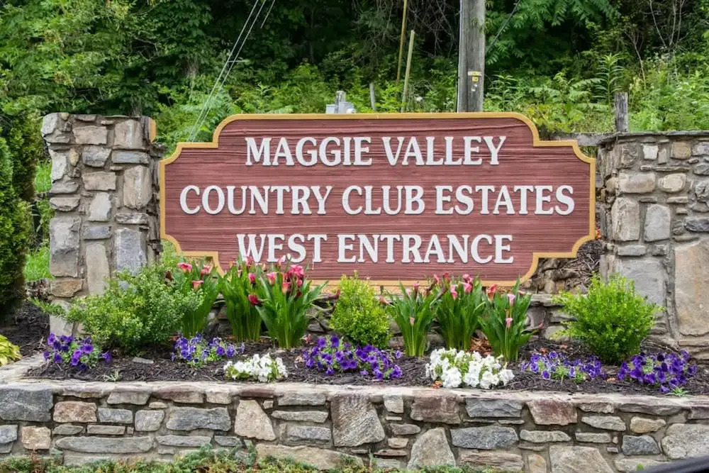 Scenic 2BR Condo w Porch Pool Near Slope Trails