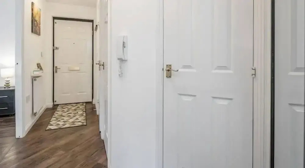 2 Bed Apartment Sleeps 5 - Wifi, Free Parking