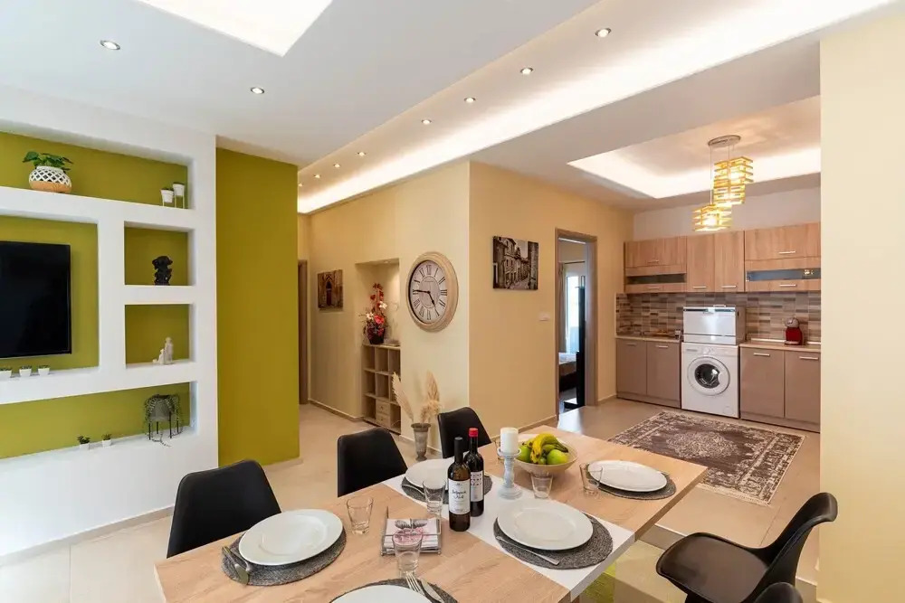 Four Season Apartment