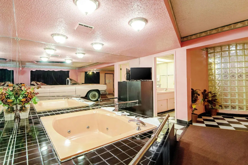 Economy Inn & Suites