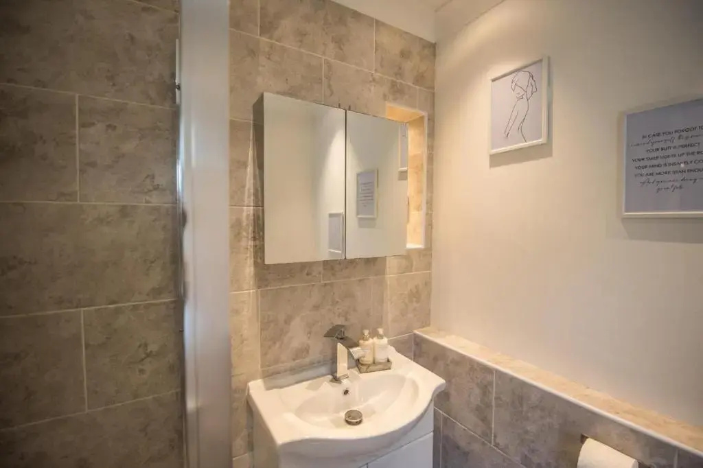 Stunning 2BD Family Retreat Swansea