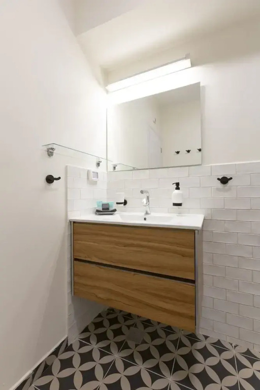 AirTLV Sirkin Apartment