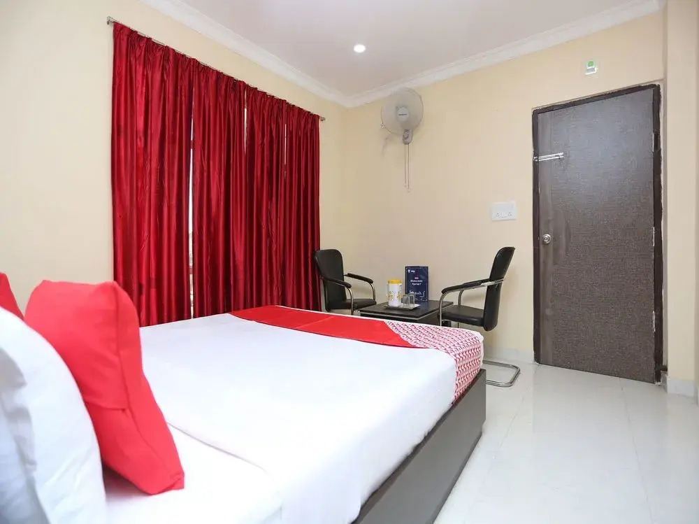 OYO 4439 Aura Inn