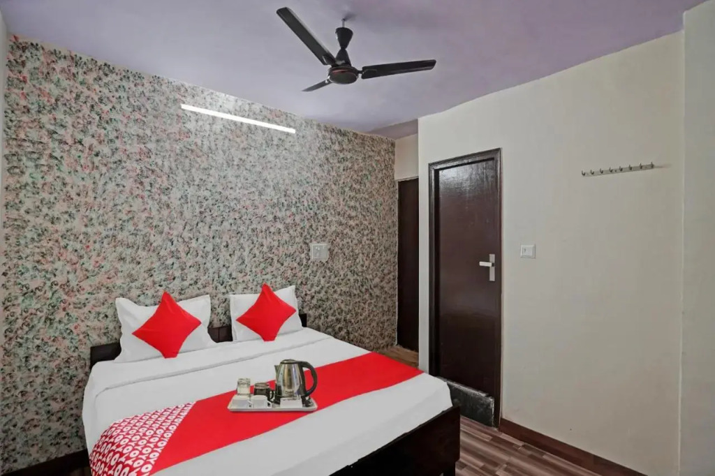 OYO Flagship 70188 S R Hotel