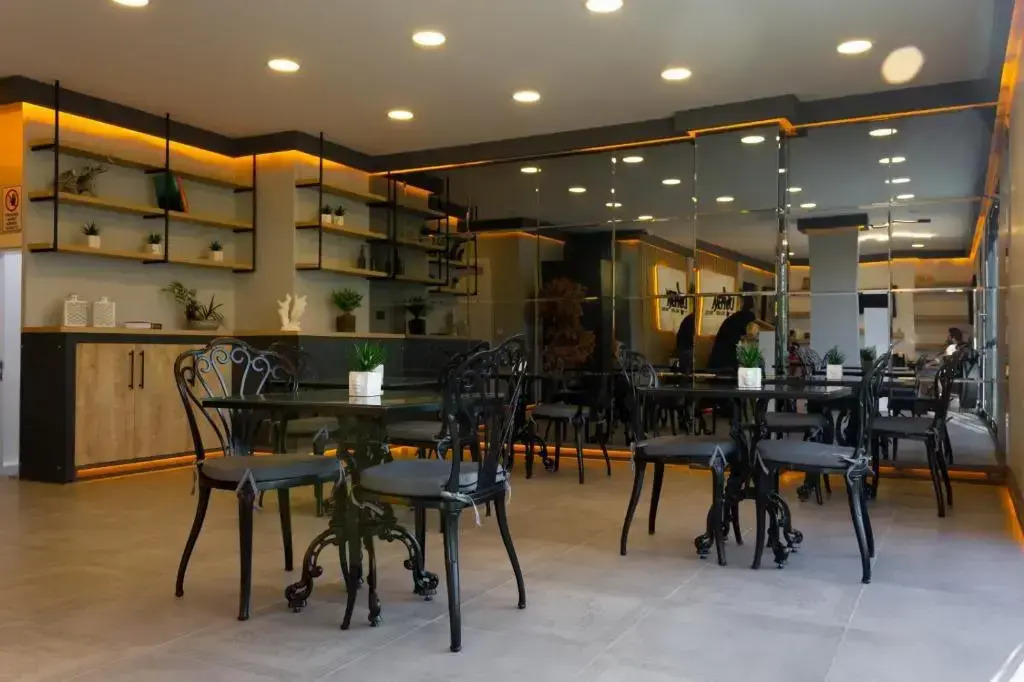 Lopera Deluxe Hotel