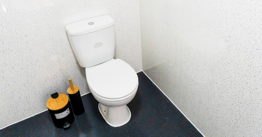 Serviced Accom Sleeps 8 - Near London, Parking