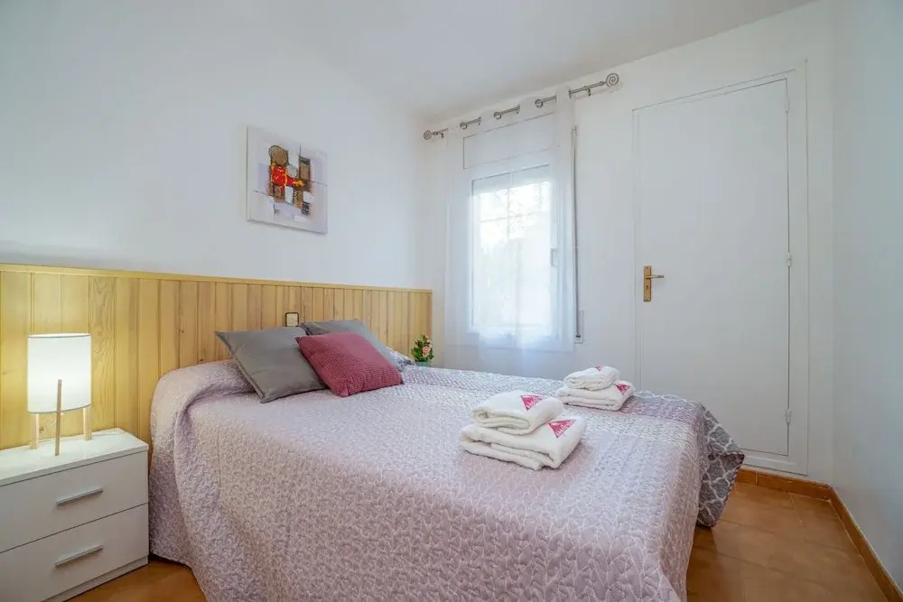 Modern 1-bedroom Apartment With Terrace