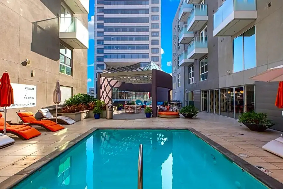 SuitesRUs Apart Hotel at Glendale