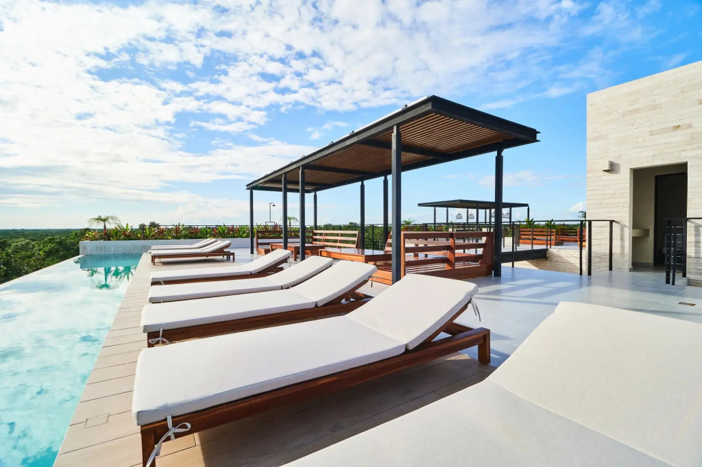 Spacious Trendy Apartment Breathtaking Terrace & Infinity Pool Lounge & Yoga Area