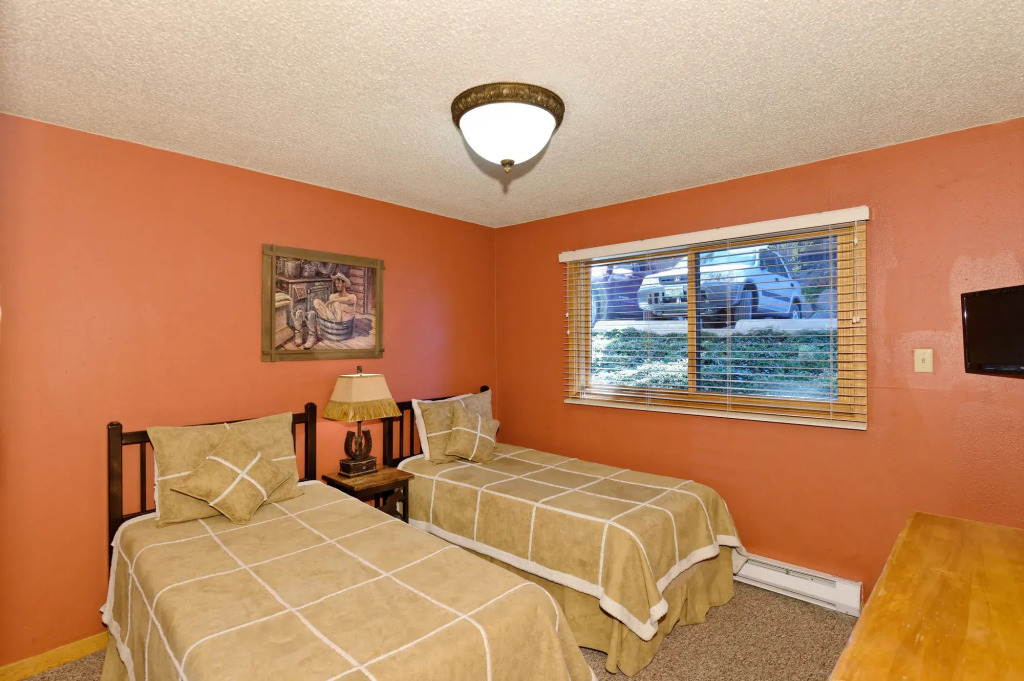 The Crestwood Condominiums