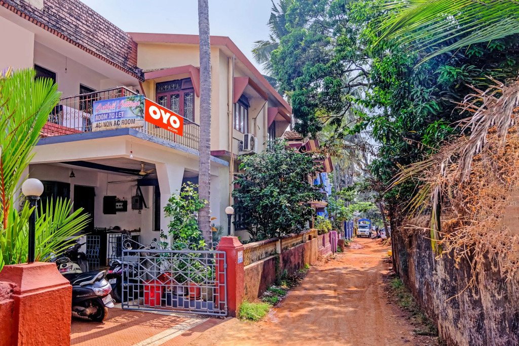 OYO 92870 Shree Sai Holiday Homes