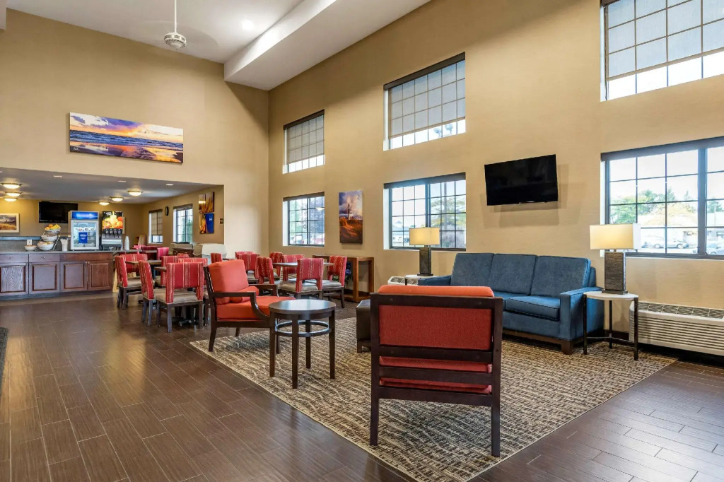 Comfort Inn & Suites Ludington near US-10