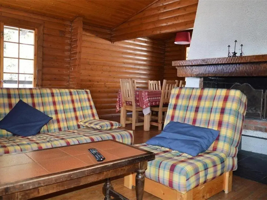 Chalet en Pierre avec Cheminée, 3 Chambres & Balcon, WIFI, Bolquère - 7 pers - FR-1-592-26