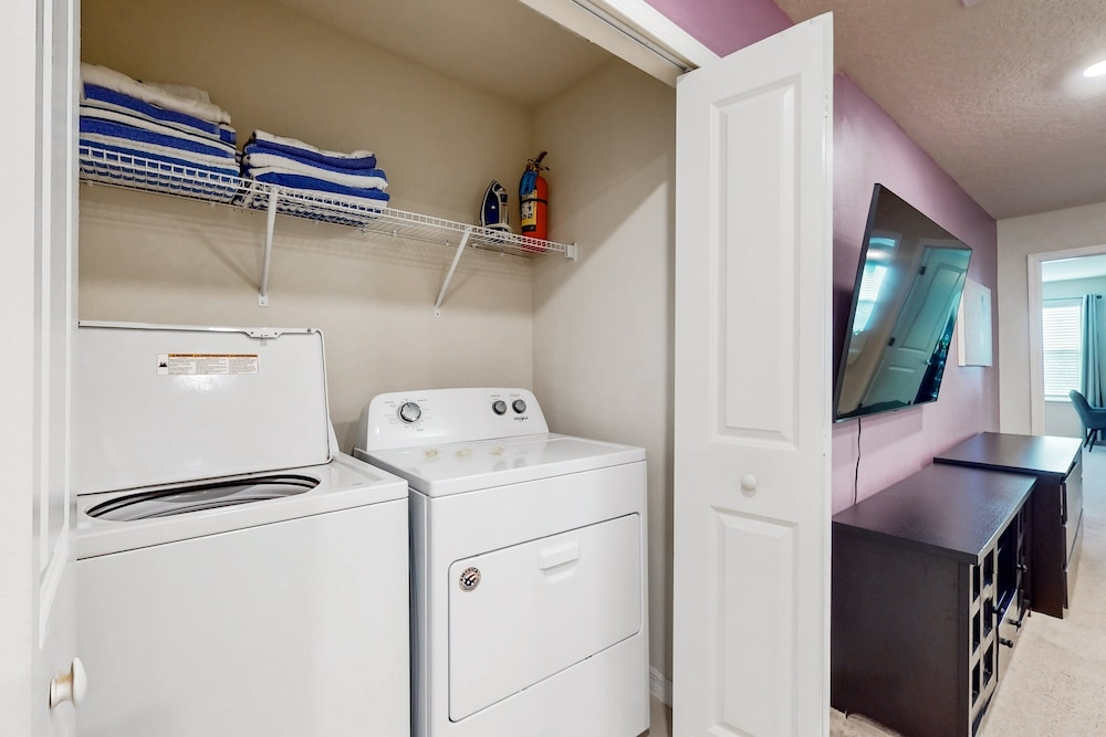 Windsor Island Wonder - Private Pool, Near Theme Parks & new Club House