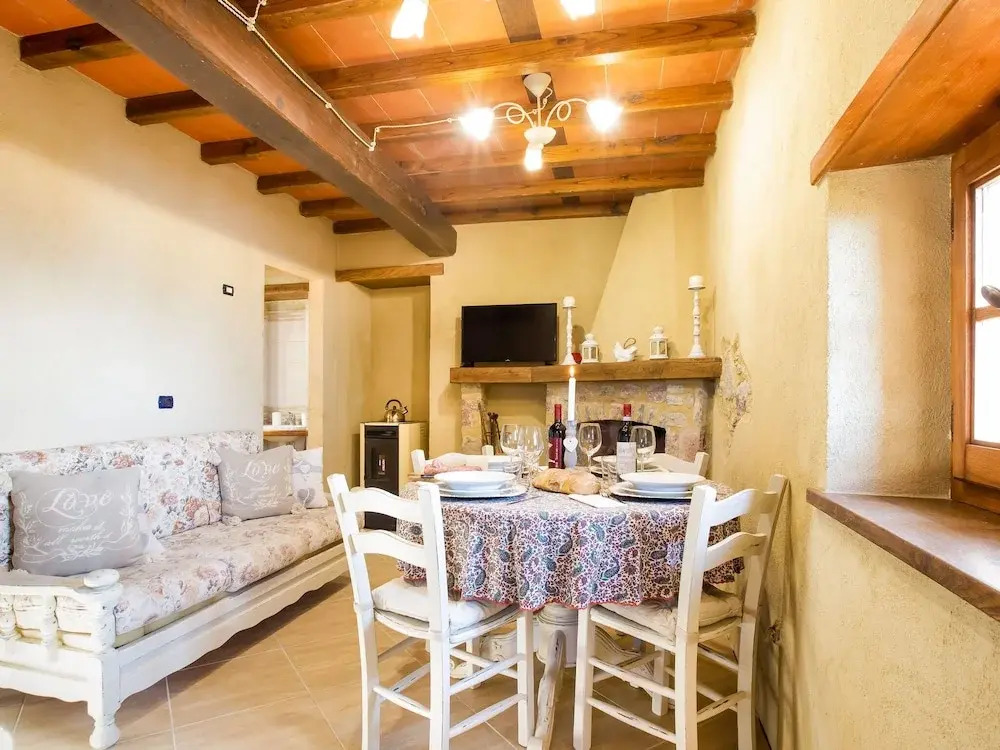 Cosy Holiday Home in Metato With Swimming Pool