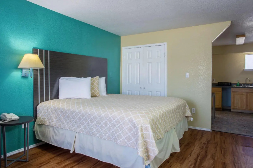 Pinn Road Inn and Suites Lackland AFB and Seaworld