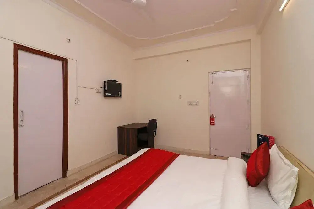 OYO 11452 Golden Castle Lodge