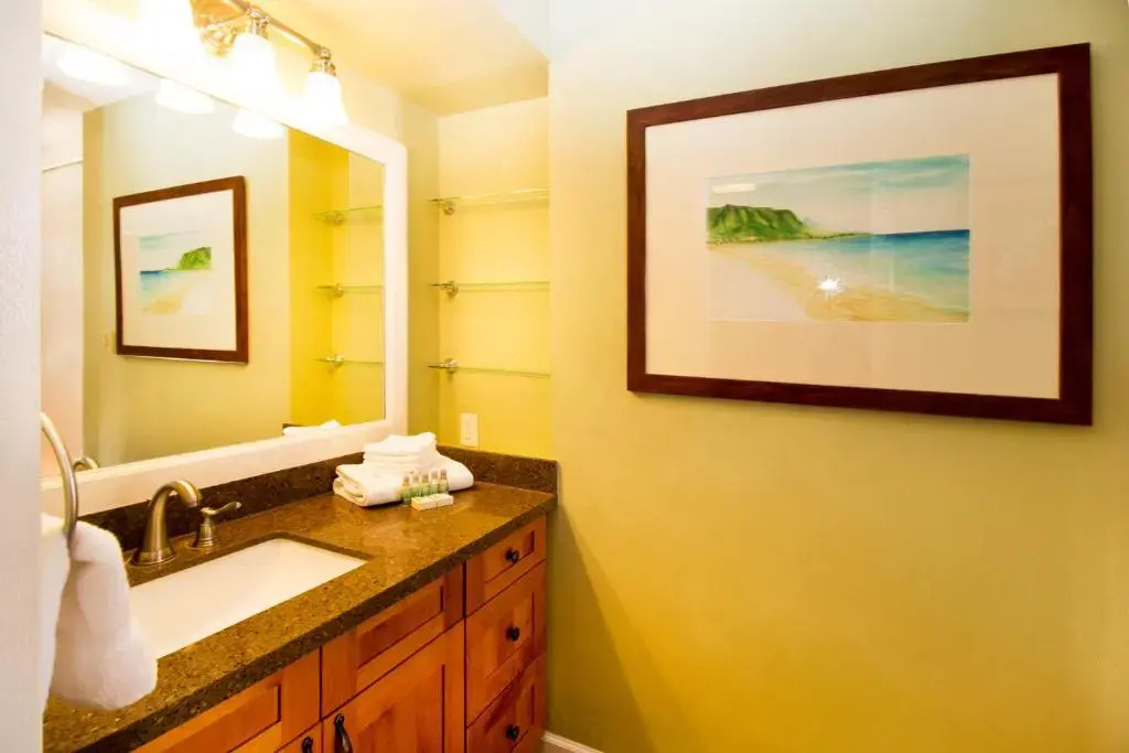 19th Floor with Beautiful Ocean Views | 1 Block to Beach | Free Parking & WIFI