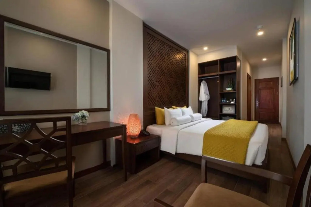 Hanoi Lakeside Premium Hotel & Travel