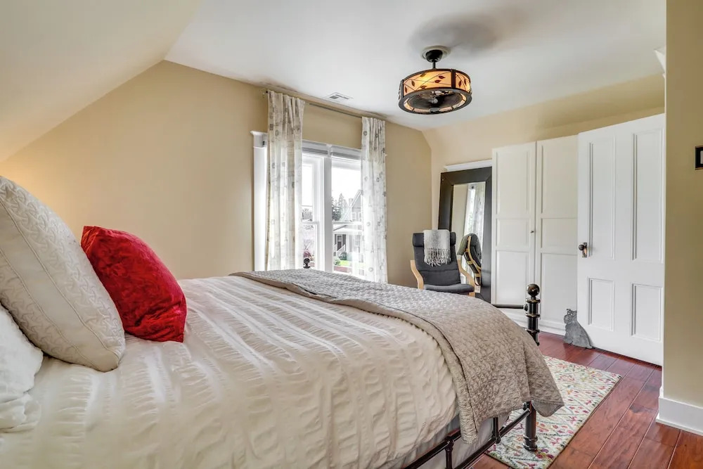 Historic Home Near Downtown Salem: Walk to Capitol